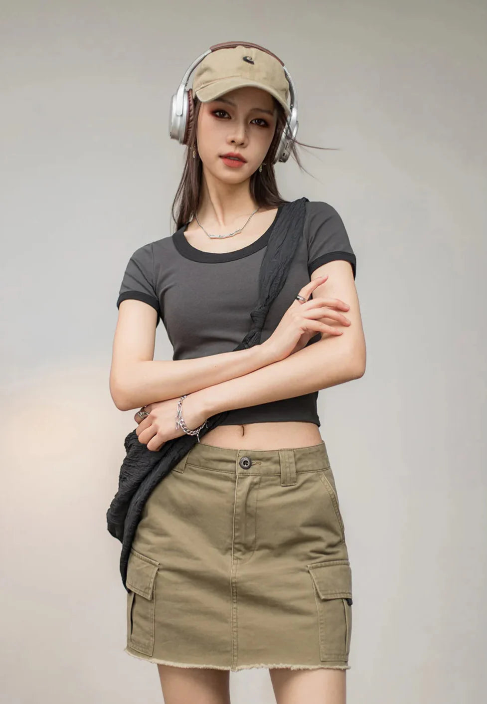 Slim-Fit-T-Shirt mit Rundhalsausschnitt in Kontrastfarbe