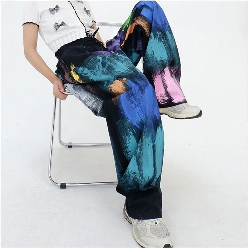 Graffiti-farbene Oversize-Hosen mit elastischem Bund