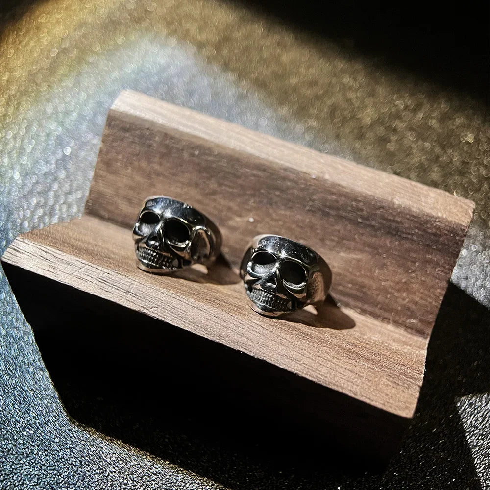 Retro-Helix-Ohrringe mit Totenkopfmotiv für nicht gestochene Ohren