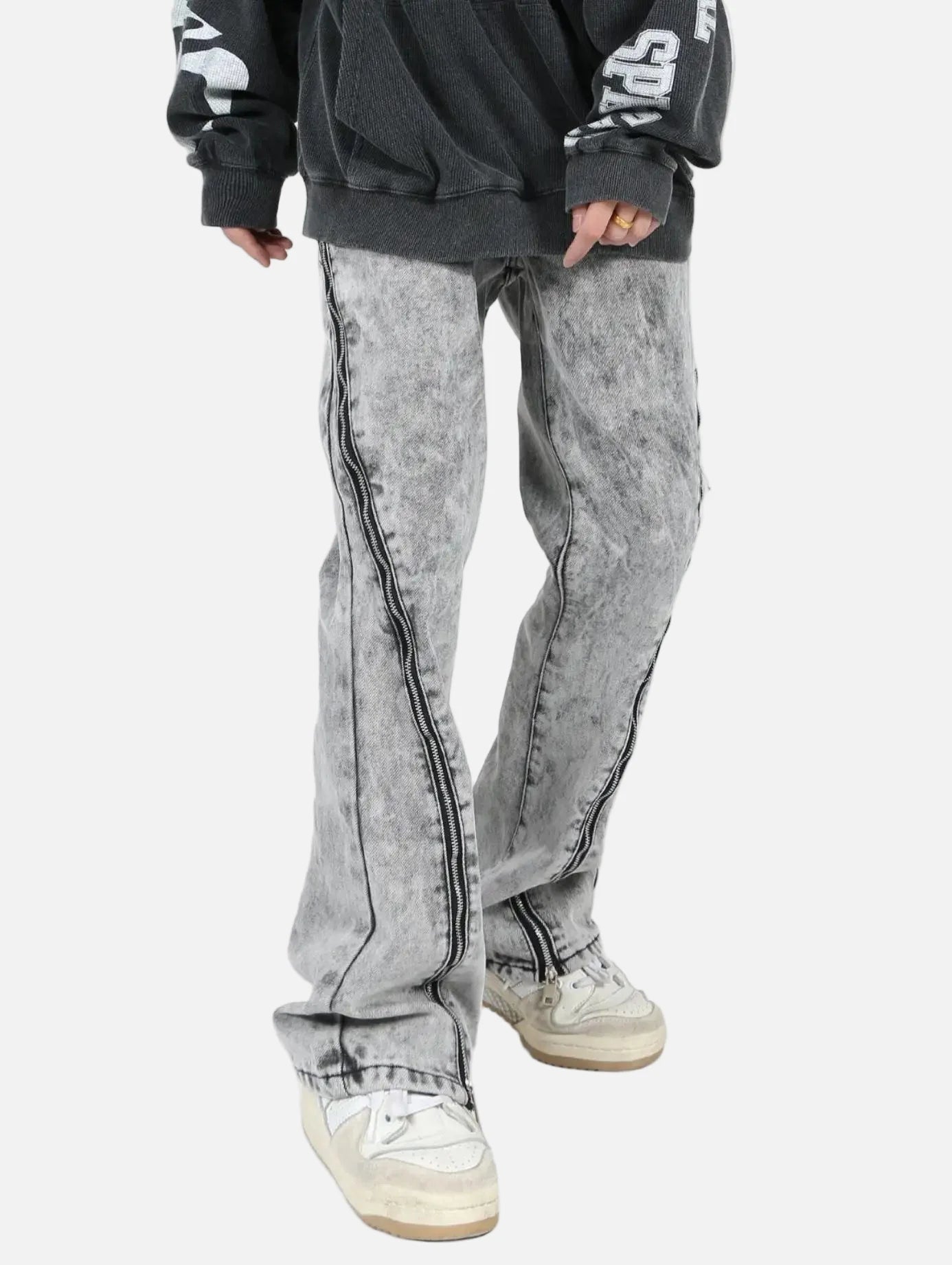Vielseitige, säuregewaschene Schlagjeans aus Denim