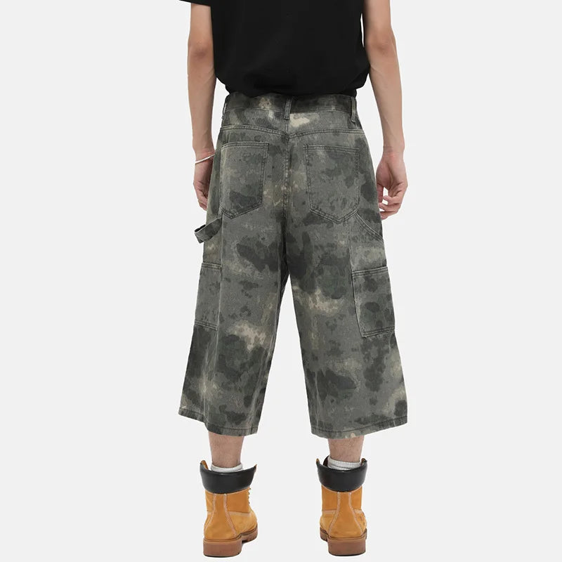 Elegante, kurze Jeansshorts mit Camouflage-Print