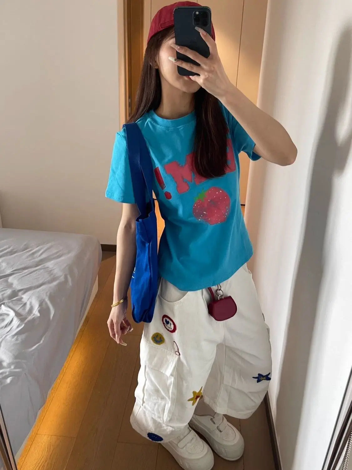 Weiße, bestickte, weite Jeansshorts