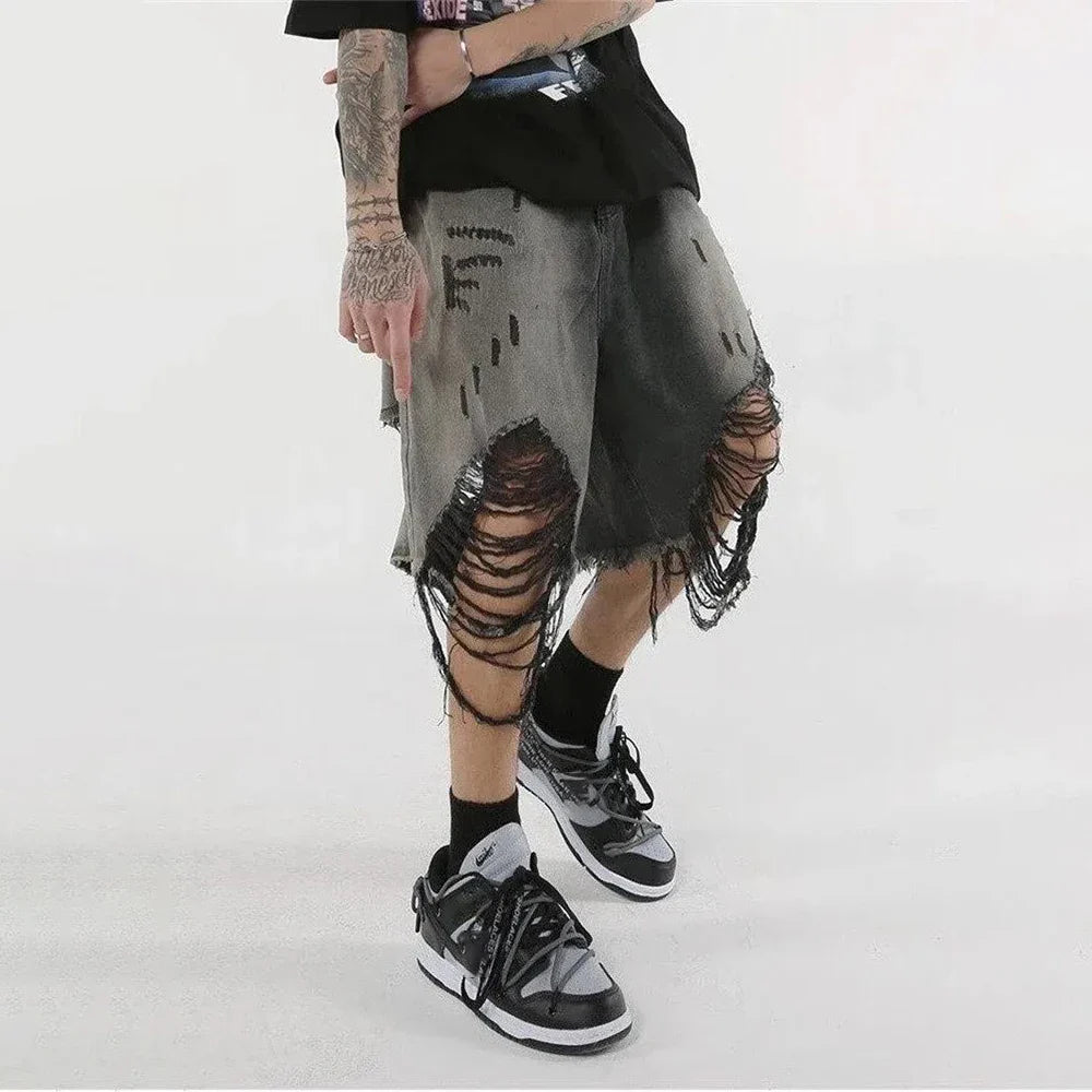 Federleichte, zerrissene, gewaschene Retro-Denim-Shorts