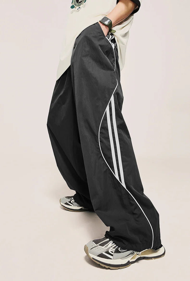 Baggy-Jogginghose mit Wellenstreifen an der Seite