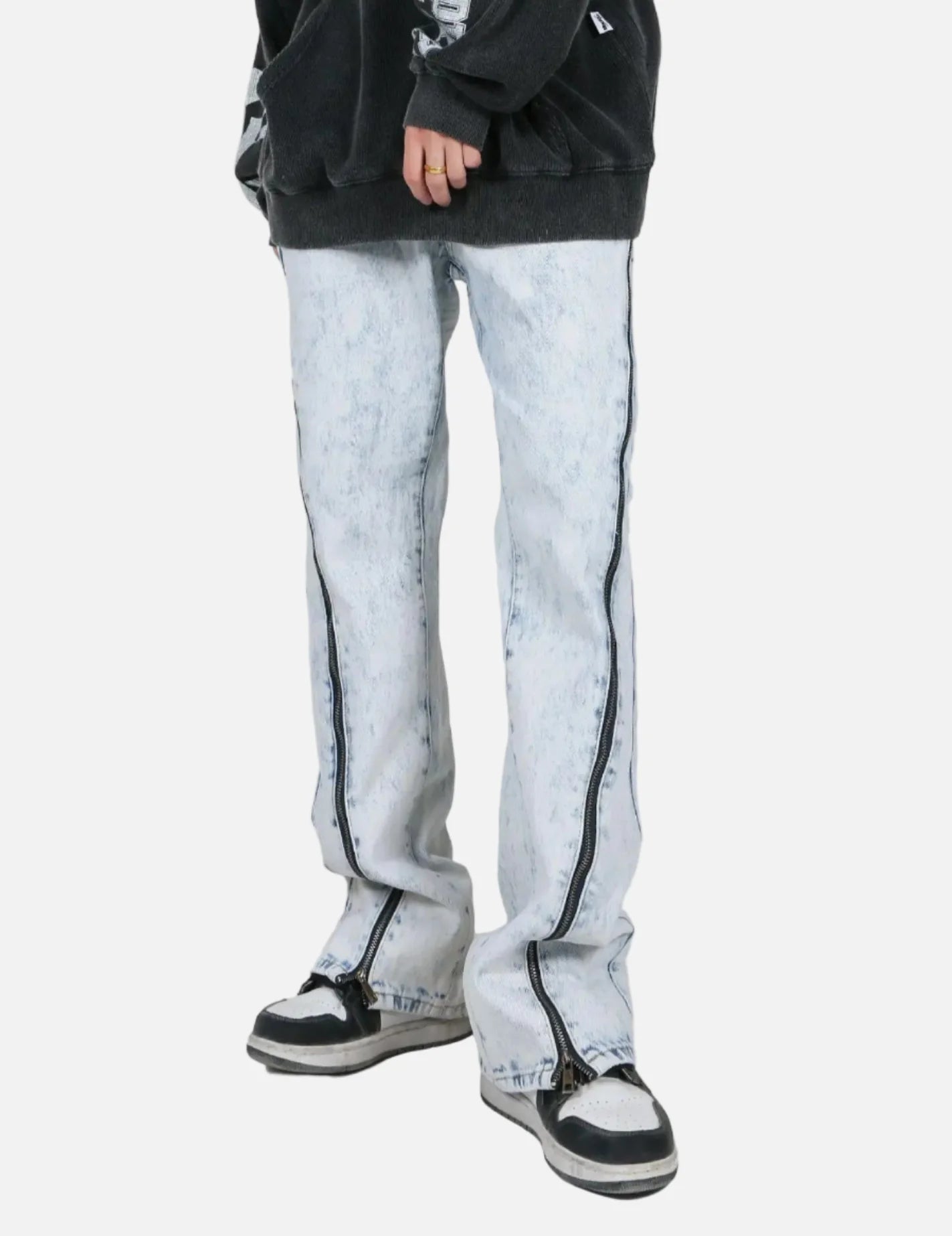Vielseitige, säuregewaschene Schlagjeans aus Denim