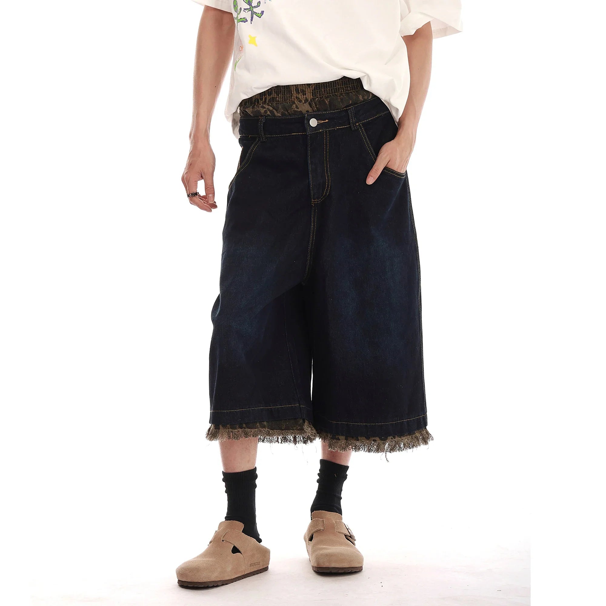 Jeansshorts mit Camouflage-Patchwork und weitem Bein