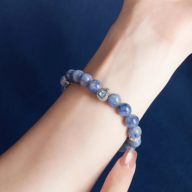 Bracelet exquis en perles bleues cristallines