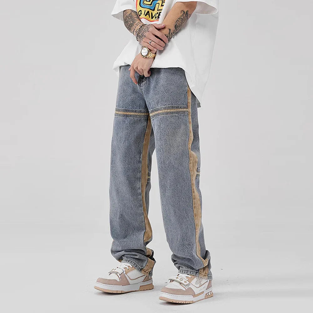 Trendige Jeans im Vintage-Patchwork-Stil mit gelben Streifen.