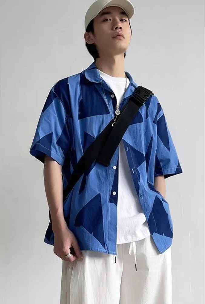 Y2K Street Style Kurzarmhemd in Marineblau mit geometrischem Print
