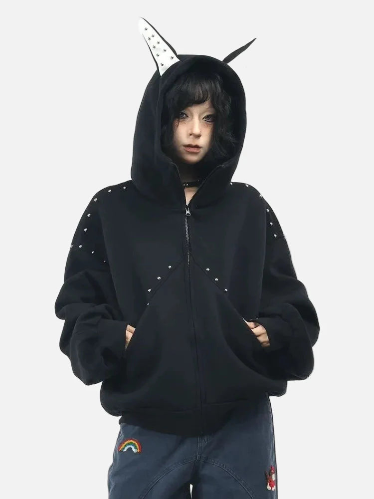 Gothic-Sweatshirt mit Nieten-Patchwork und lockeren Ohren