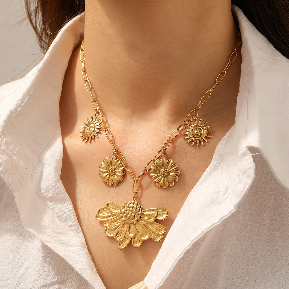 Luxury Golden Flower Pendant Necklace