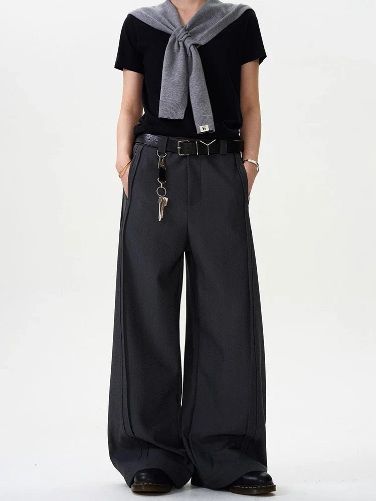 Warme, elegante schwarze Hose mit weitem Bein und Falten