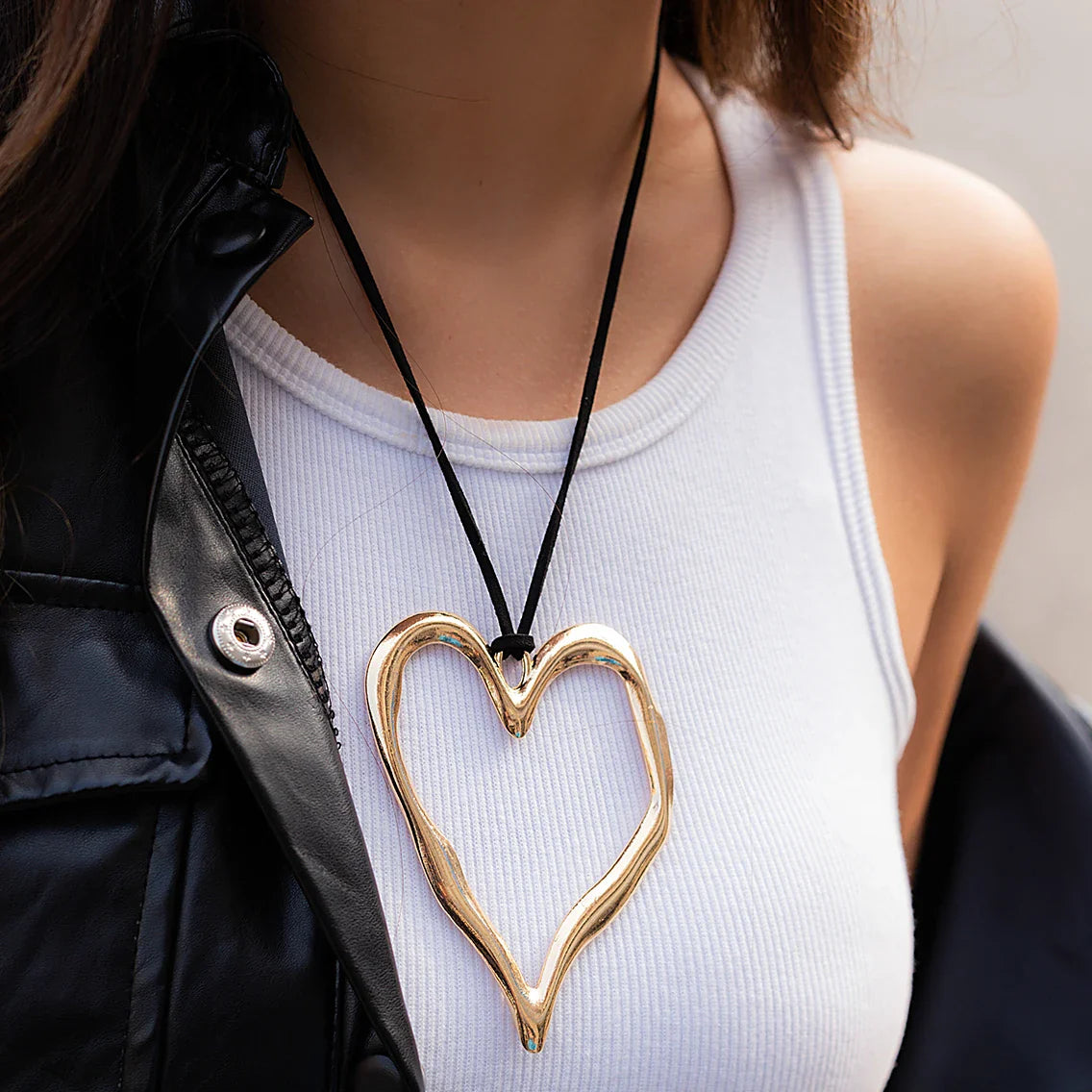 Collier cœur creux exagéré