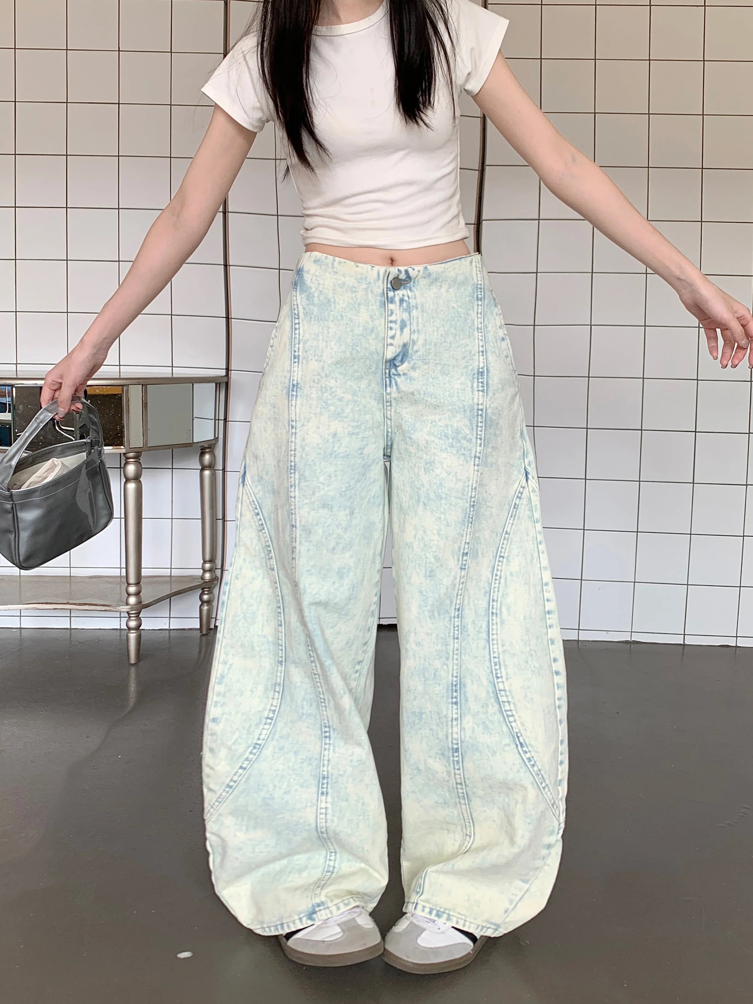 Vintage Streetwear, eklektischer, trashiger Denim-Look