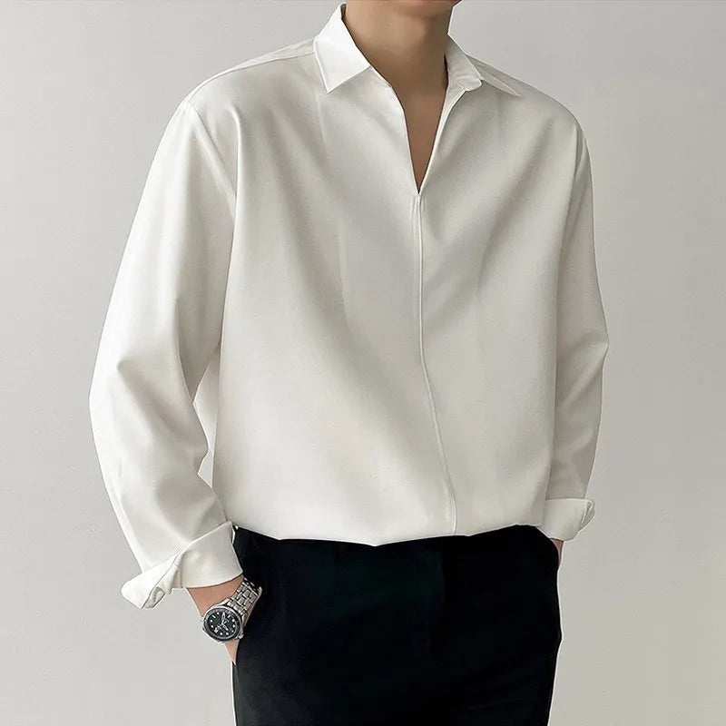 Chemise coréenne classique, cool et luxueuse à col en V et manches longues ajustée