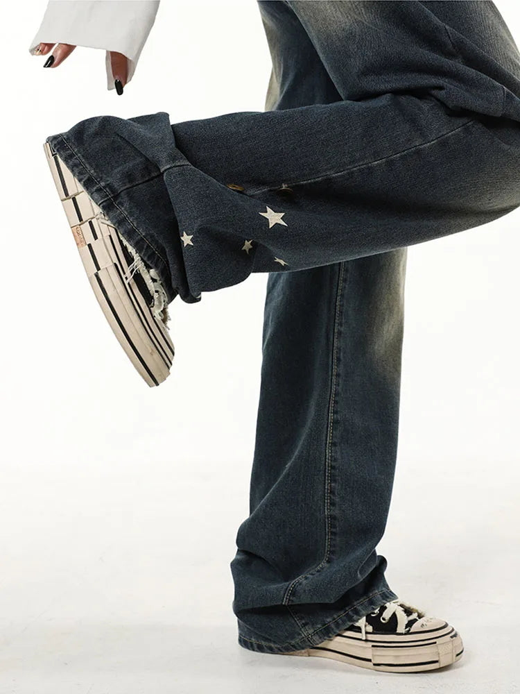 Weite Jeans mit Sternenverzierung