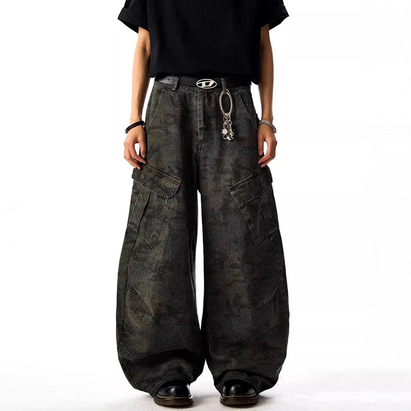 Jeans im amerikanischen Stil mit mehreren Taschen und geradem Bein