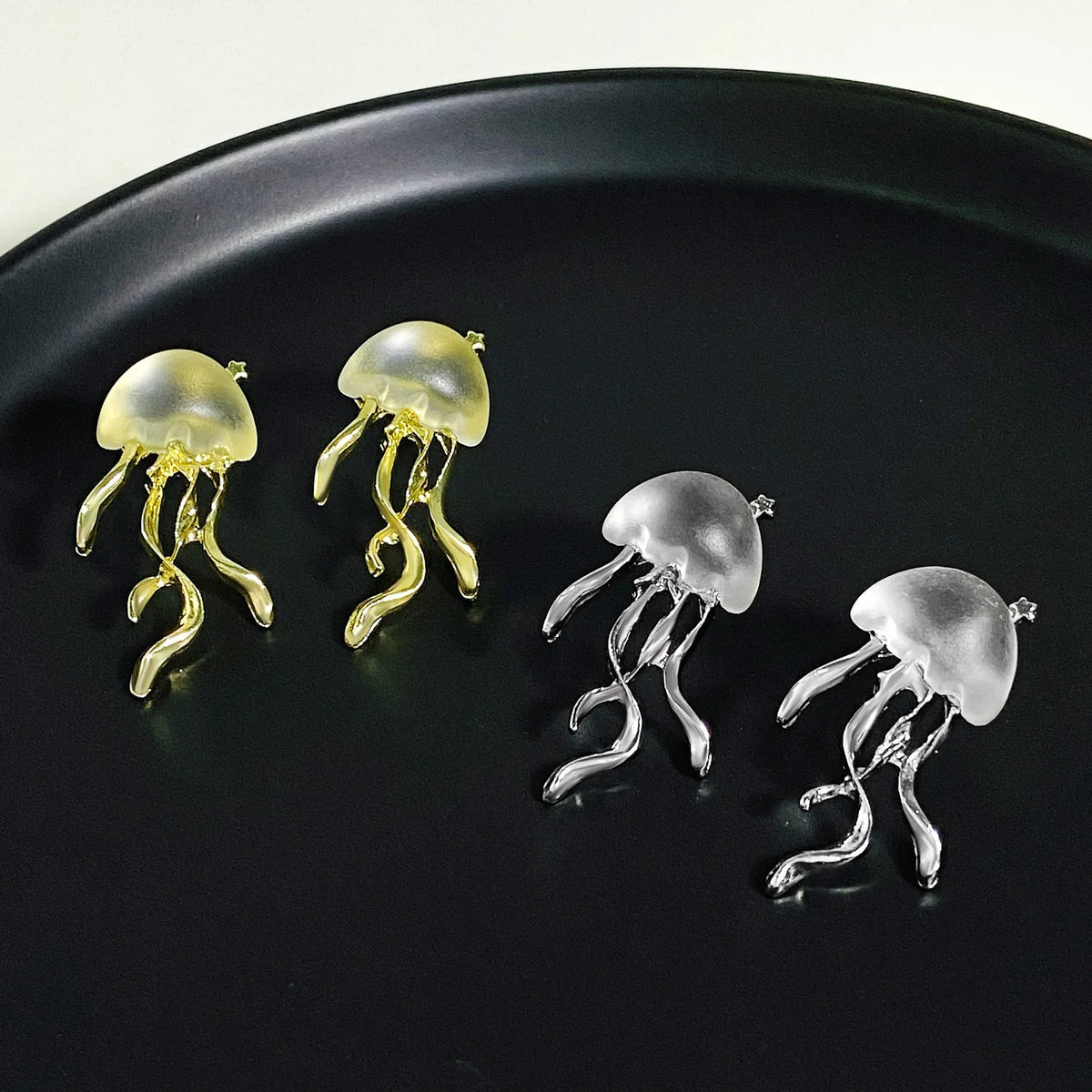 Boucles d'oreilles en cristal inspirées des méduses des profondeurs marines