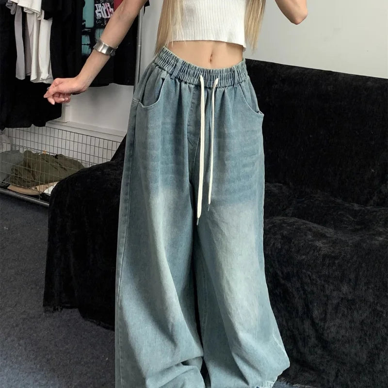 Damen-Jeans aus elastischem, geradem Denim mit weitem Bein