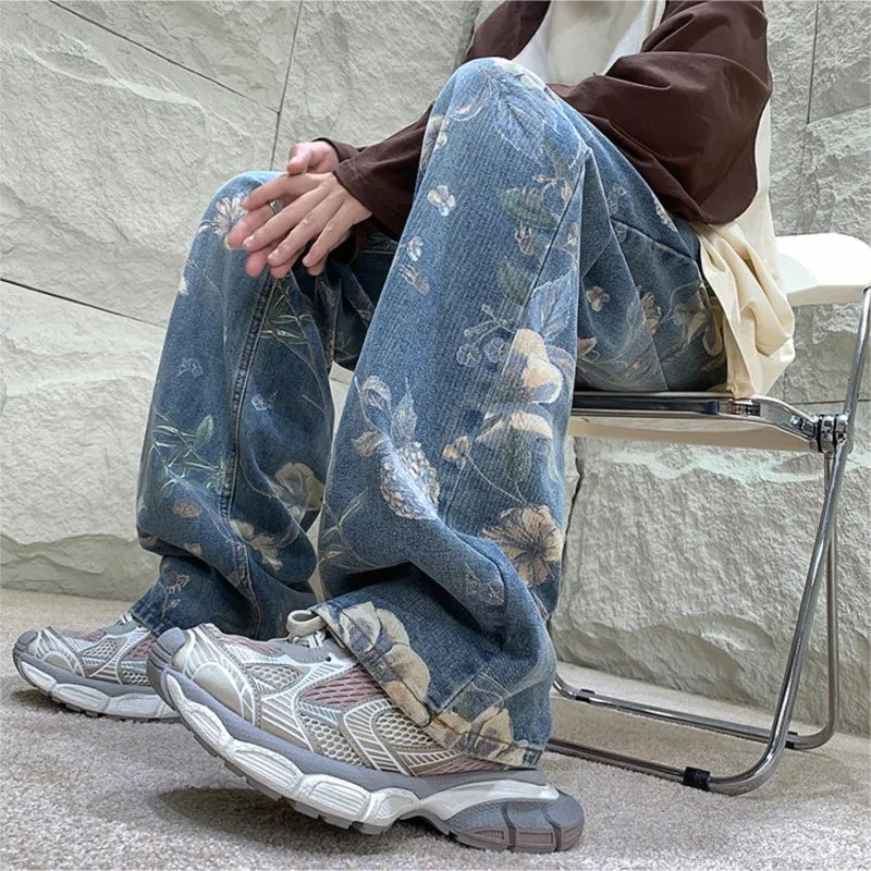 Coole, trendige Jeans mit Blumenmuster und lockerer Passform