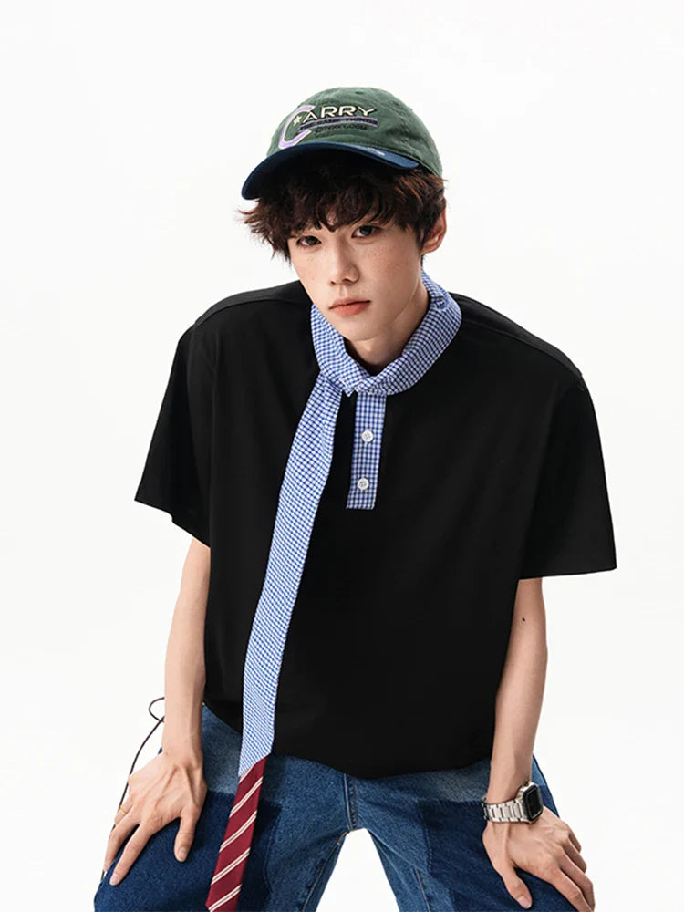 Gingham-T-Shirt mit Krawattenkragen, Oversize-Ausschnitt und kurzen Ärmeln