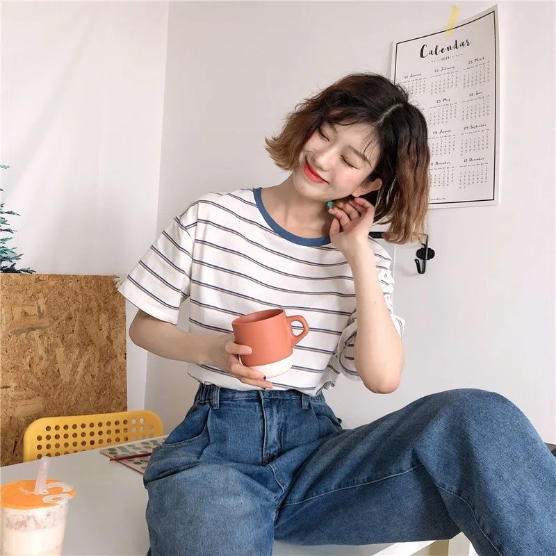 Zeitloses, minimalistisches T-Shirt mit Streifenmuster
