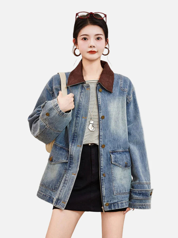 Klassische Jeansjacke mit angedeutetem Kragen in regulärer Passform