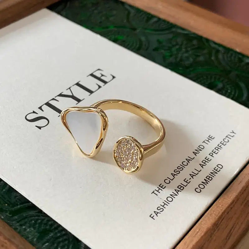 Bague en or incrustée de zircon de luxe