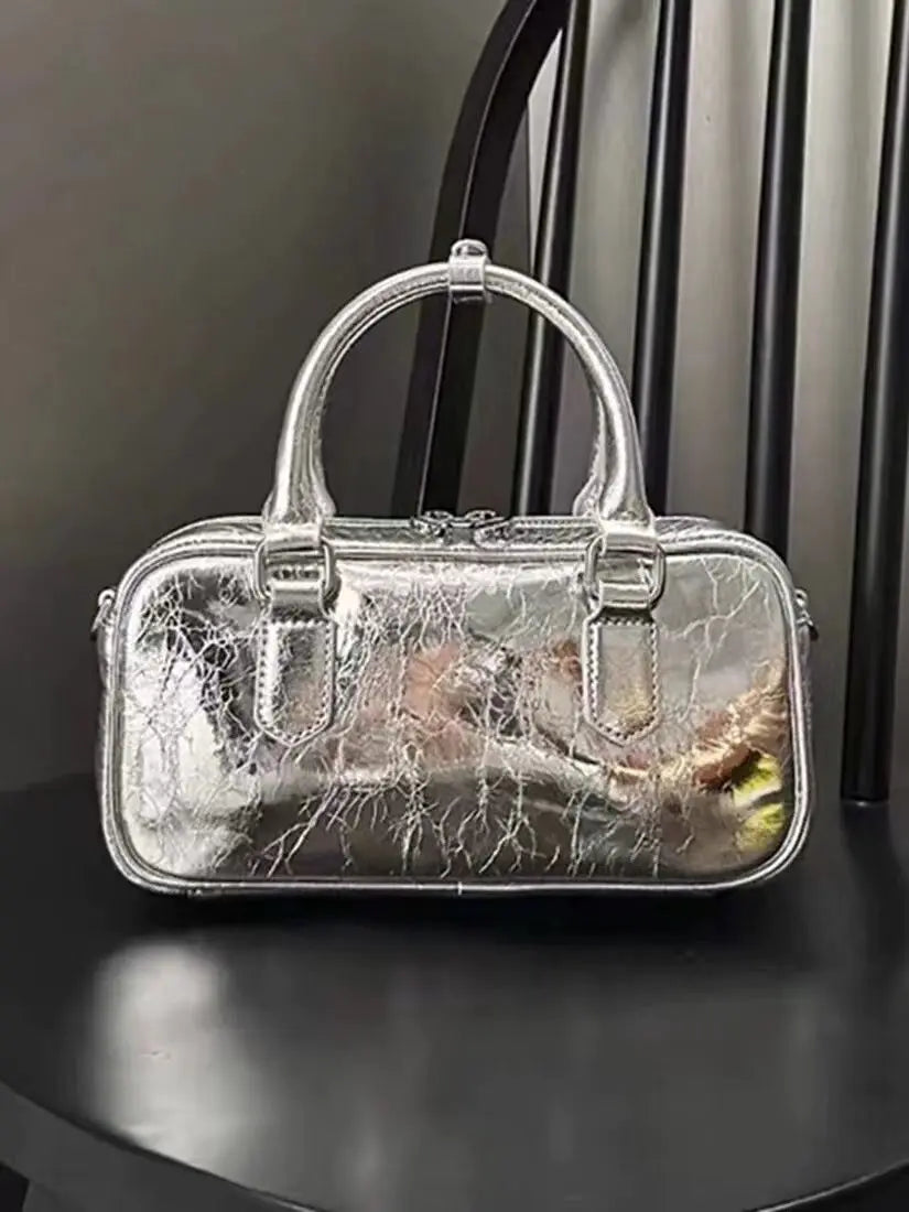 Sac à main carré en cuir argenté