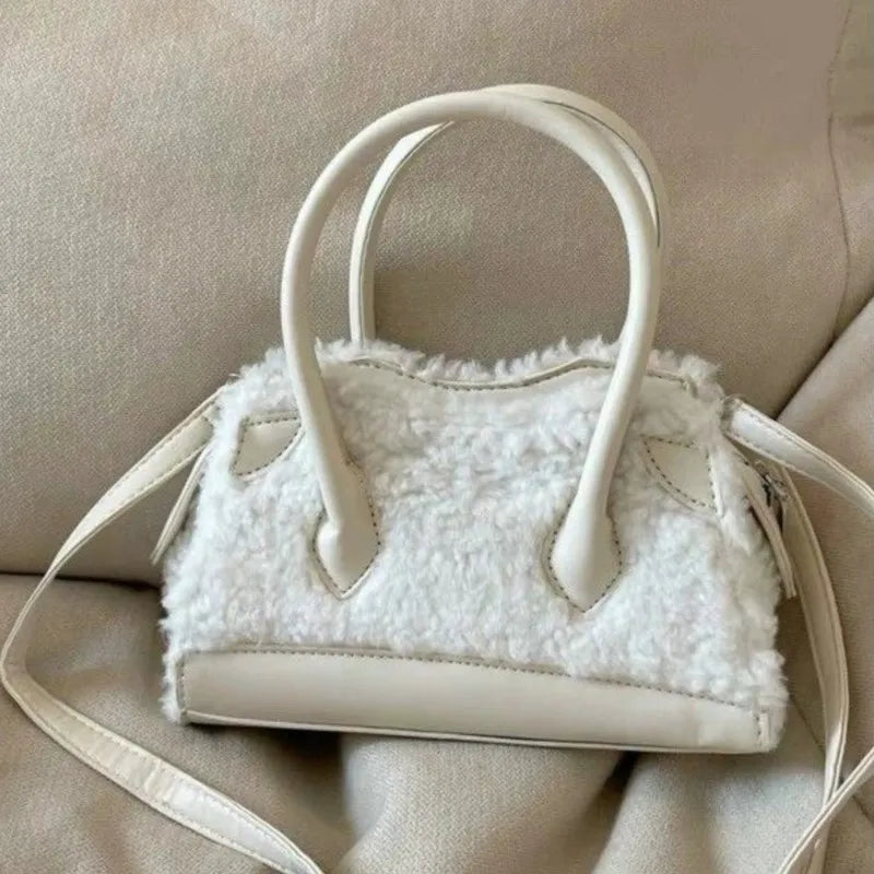 Sac bandoulière en fausse fourrure Cozy Chic