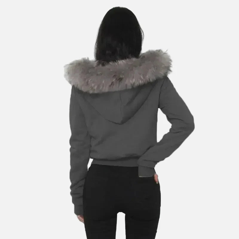 Gemütlicher Kapuzenpullover mit Patchwork-Fellfutter und Reißverschluss