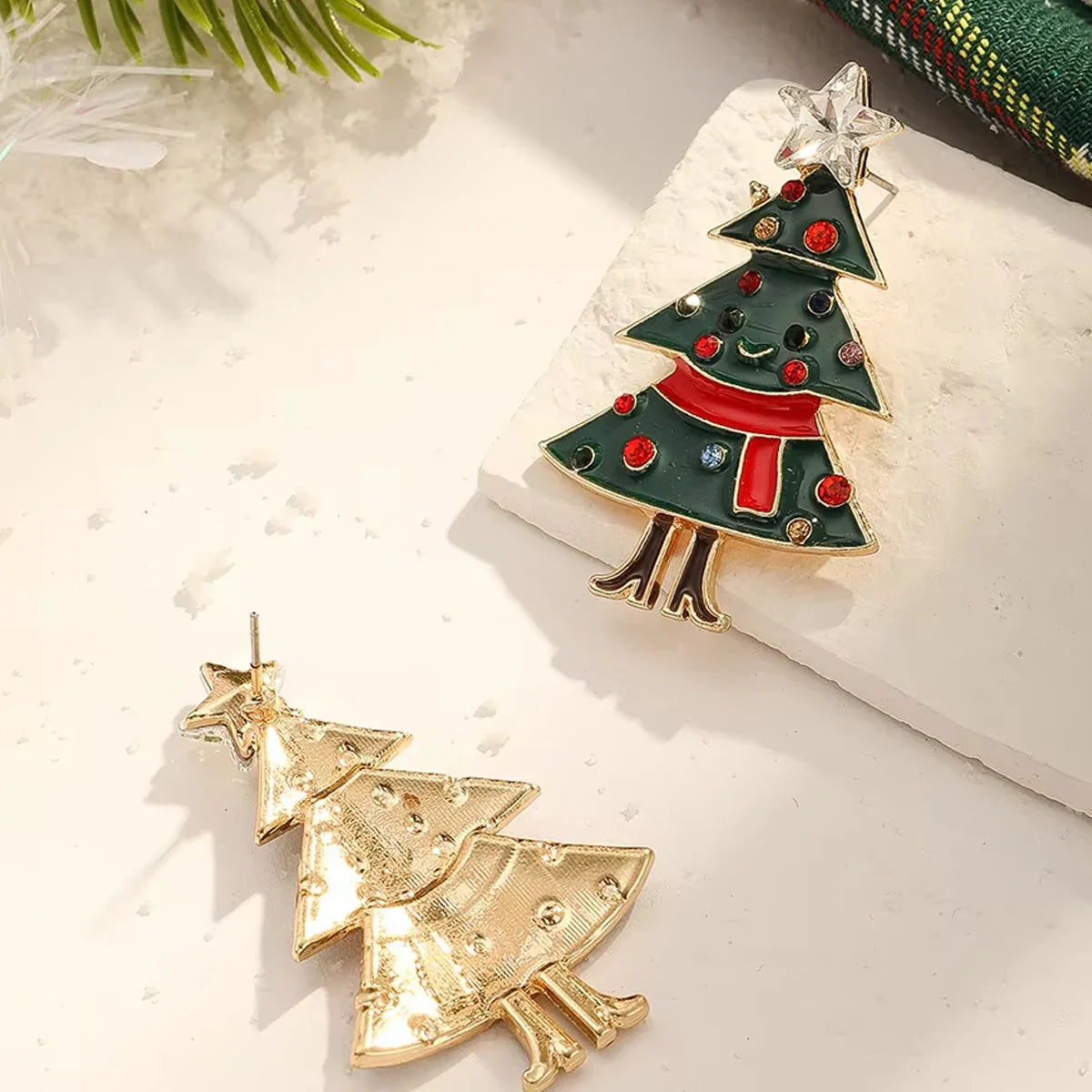 Grüne und rote Kristall-Weihnachtsbaum-Ohrringe