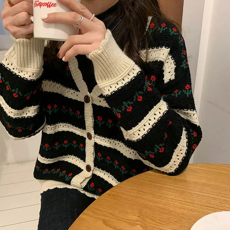 Cardigan mit Blumenmuster aus dem Garten