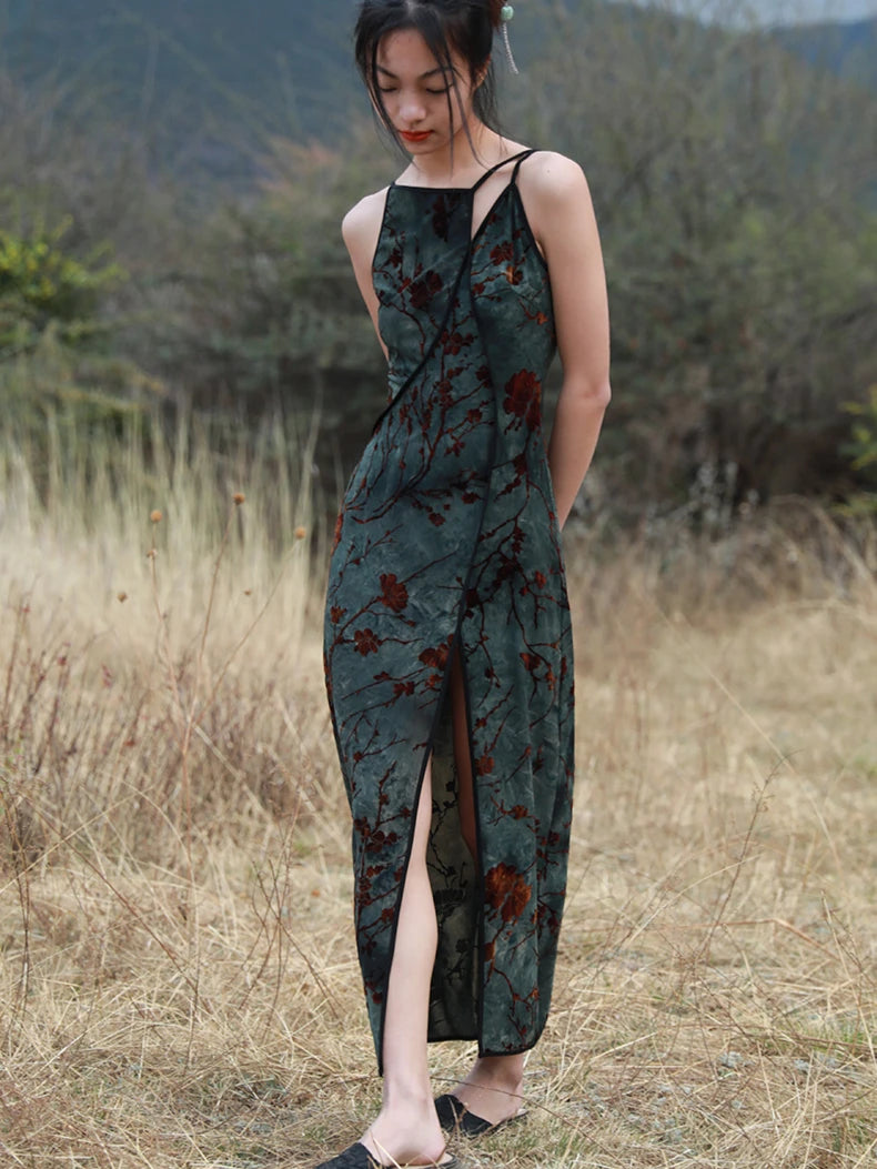 Grünes Vintage-Damenkleid mit Blumenmuster
