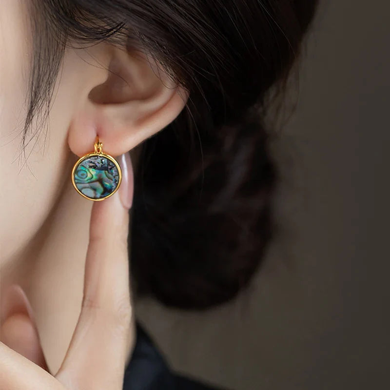 Boucles d'oreilles rondes tendance en nacre d'ormeau doré