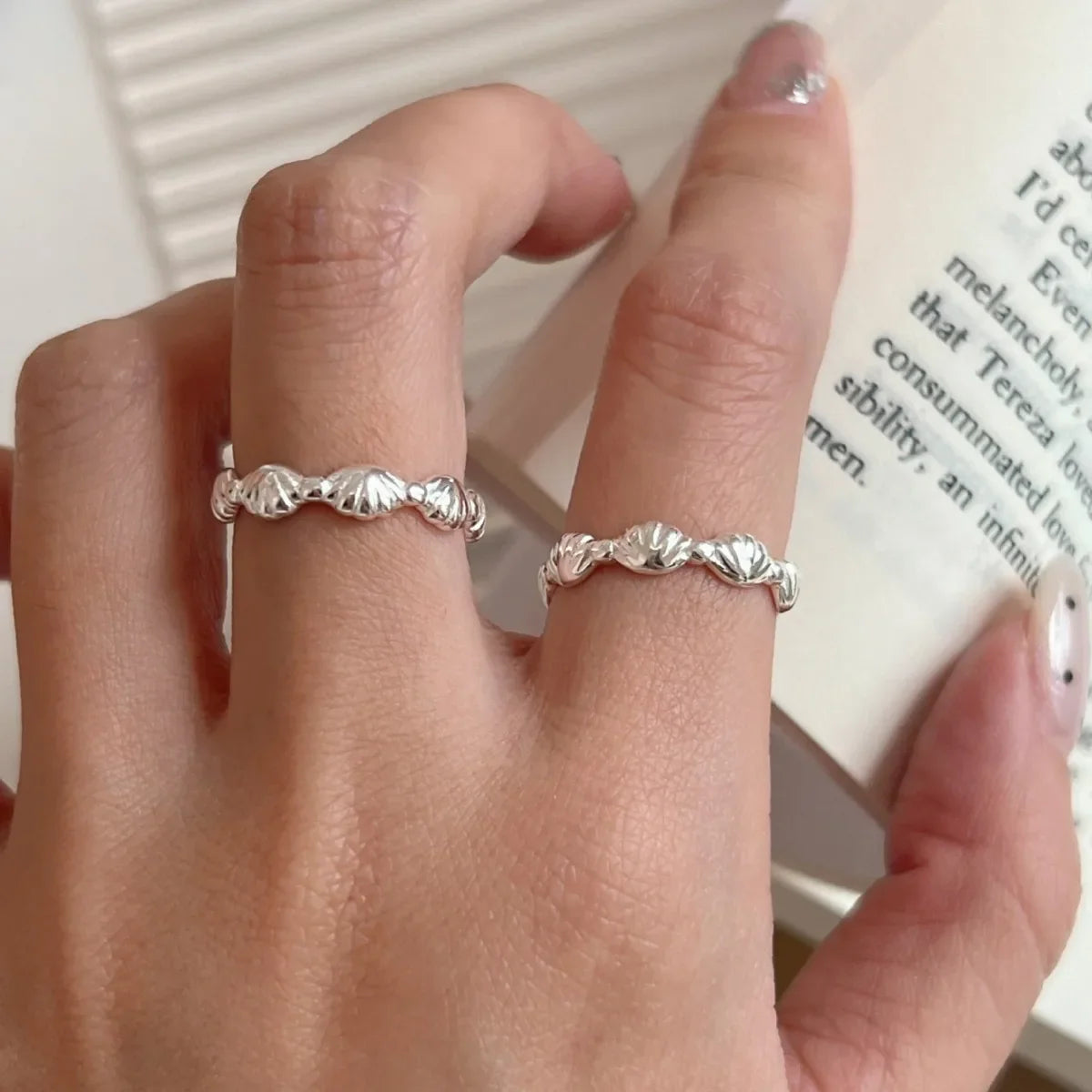 Ring aus Sterlingsilber mit unregelmäßigem Muscheldesign