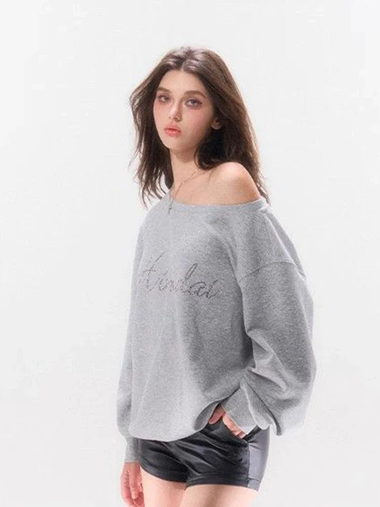 Damen-Sweatshirt mit grauem Buchstaben-Diamanten-Muster und schulterfreiem Ausschnitt