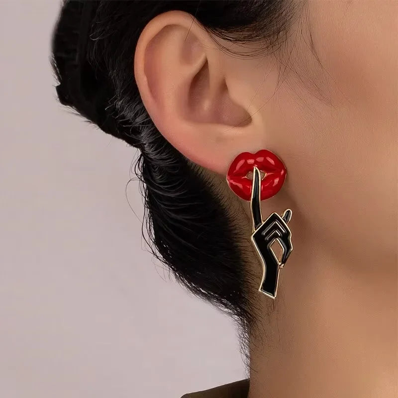 Boucles d'oreilles puces lèvres rouge vif