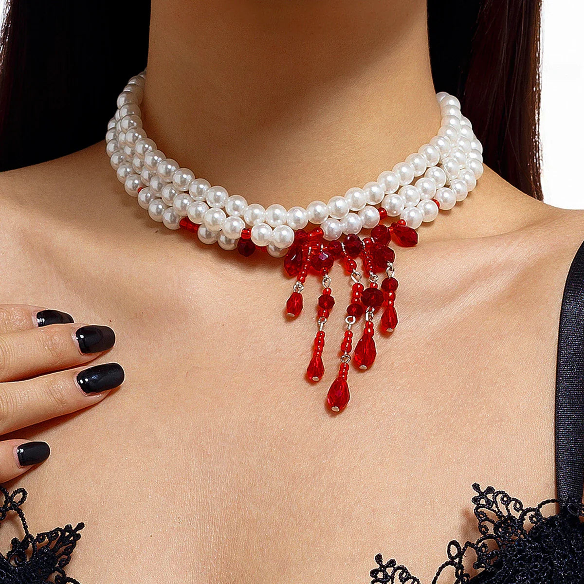 Collier à pompon en perles d'imitation à motif sanguin