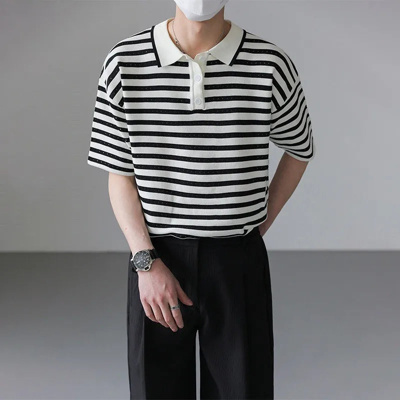 Klassisches, luxuriöses Polo-Shirt mit Streifen und Knopfleiste