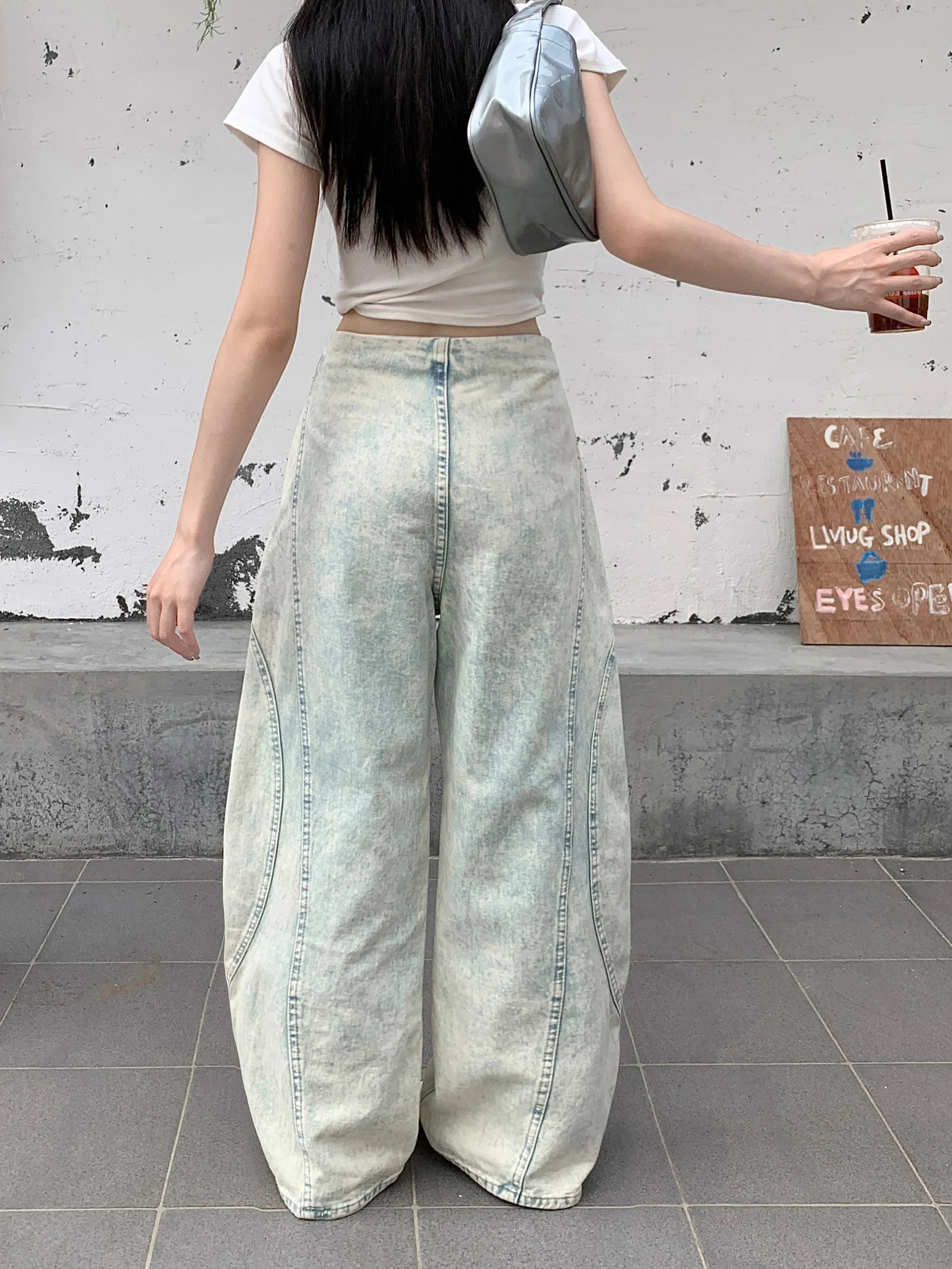 Vintage Streetwear, eklektischer, trashiger Denim-Look