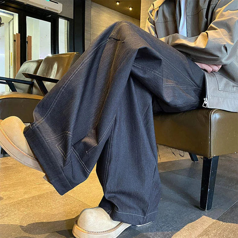 Attraktive, einfarbige Jeans mit Ziernähten