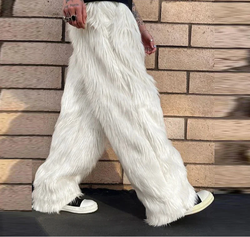Stilvolle Wildlederhose im amerikanischen City-Walk-Stil