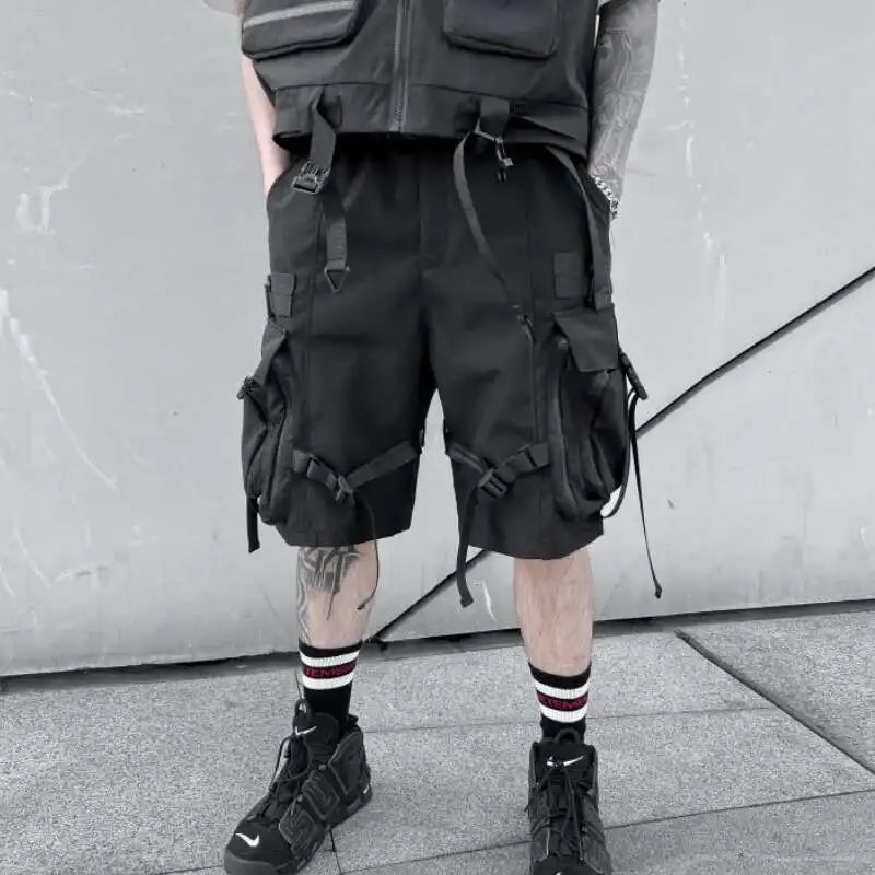 Dunkle, taktische, locker sitzende Techwear-Shorts