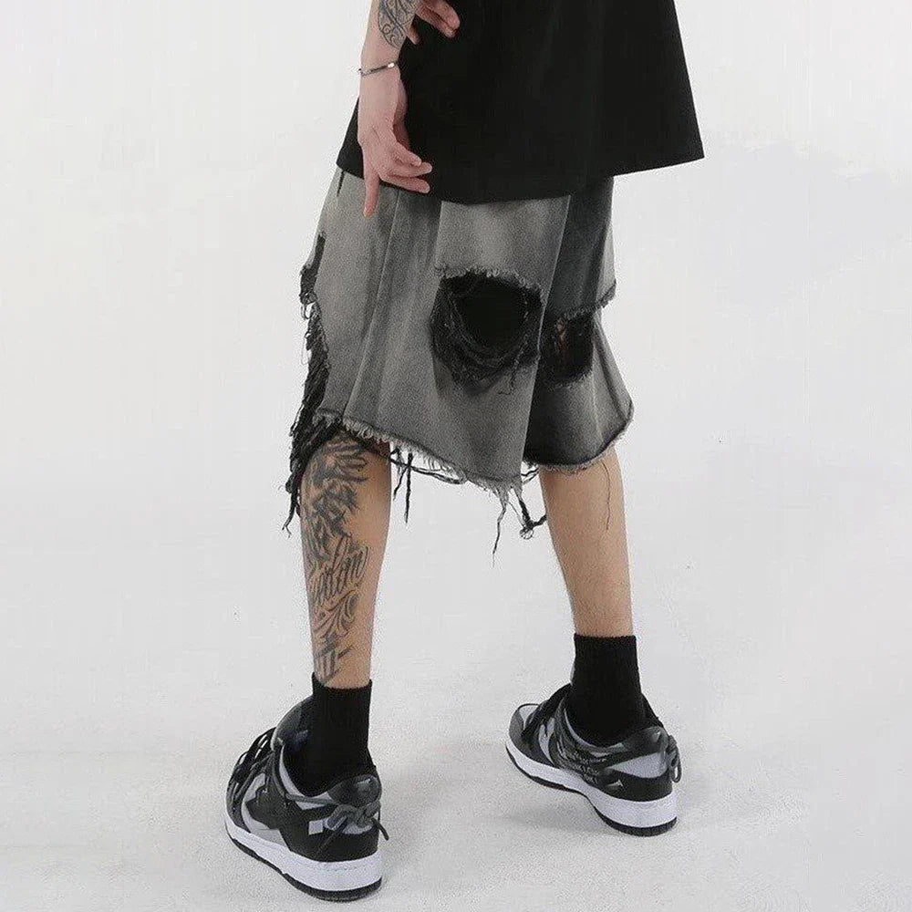 Federleichte, zerrissene, gewaschene Retro-Denim-Shorts