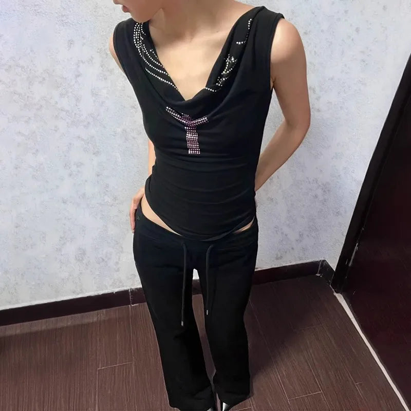 Gothic-Crop-Top mit Diamantkreuz und offenem Rücken