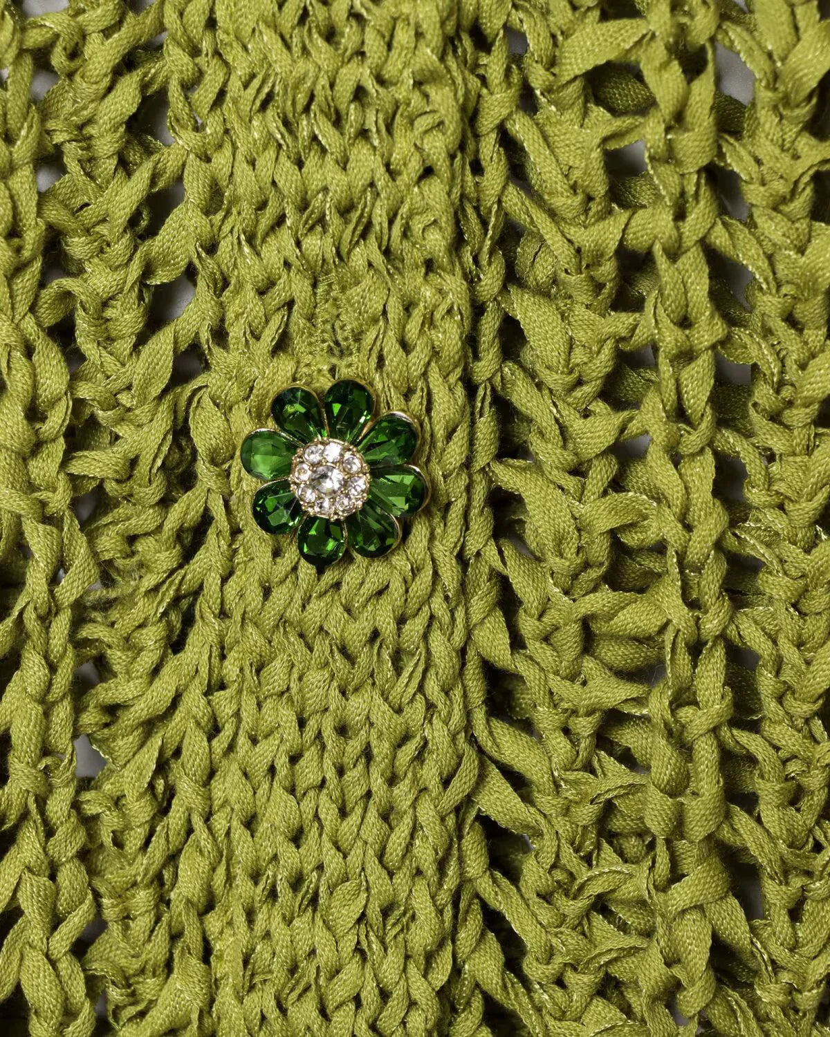 Grüner Strickcardigan mit V-Ausschnitt und Netzverzierungen