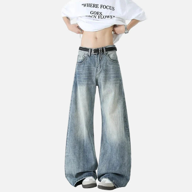Strapazierfähige, leicht ausgestellte Jeans im amerikanischen Stil mit weitem Bein