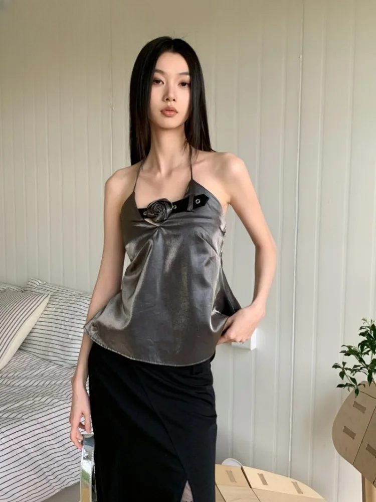 Rückenfreies, rosafarbenes Glitzer-Satin-Haltertop für Damen