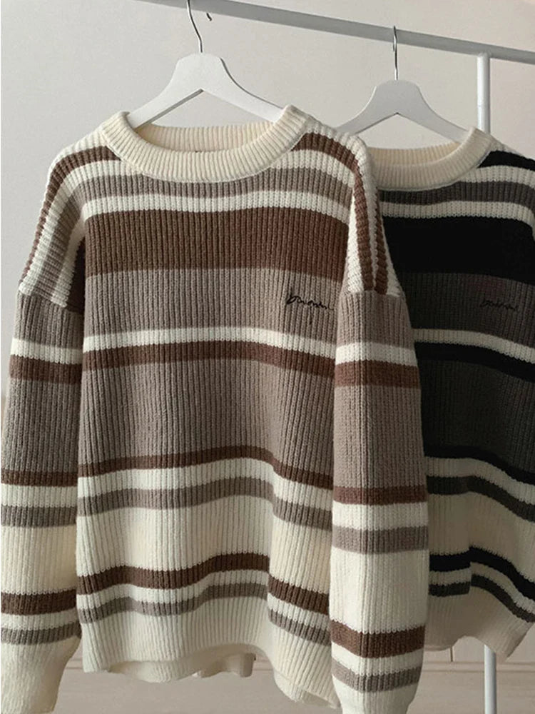 Weicher Jungen-Retro-Streifenpullover